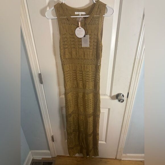 More to come Sevyn Midi Dress in Gold Gold maxi NWT SIZE SMALL - Picture 4 of 6